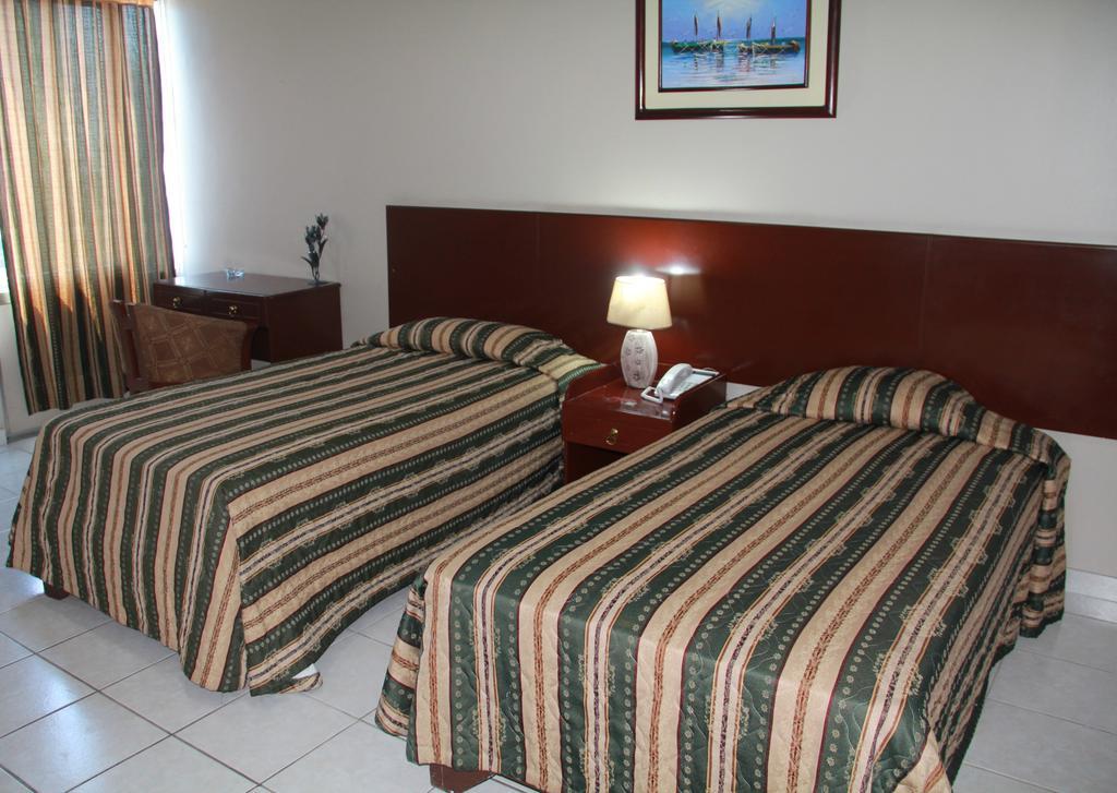 Hotel La Torre Guayaquil Szoba fotó